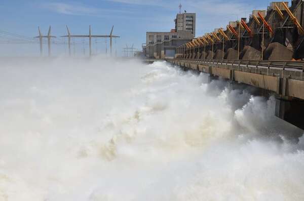 Lluvias registradas incrementan caudales de aguas al embalse de Yacyretá - Nacionales - ABC Color