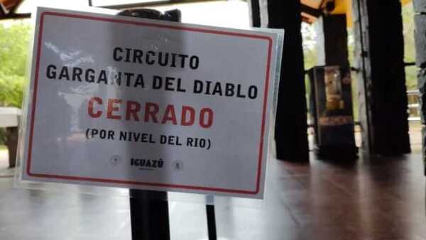Cierran circuito Garganta del Diablo por crecida del río Iguazú
