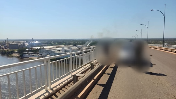 Concejal y policía evitan tragedia en el puente Nanawa