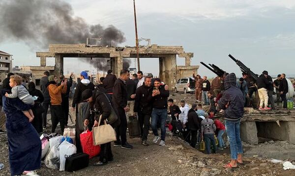 EE.UU. bombardea 75 objetivos del Estado Islámico en Siria tras la caída de Al Asad