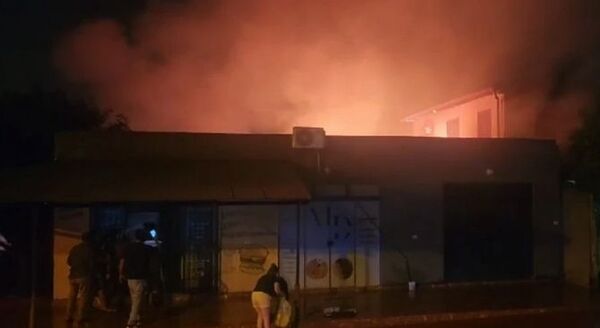 Un incendio consumió por completo una vivienda en Hernandarias