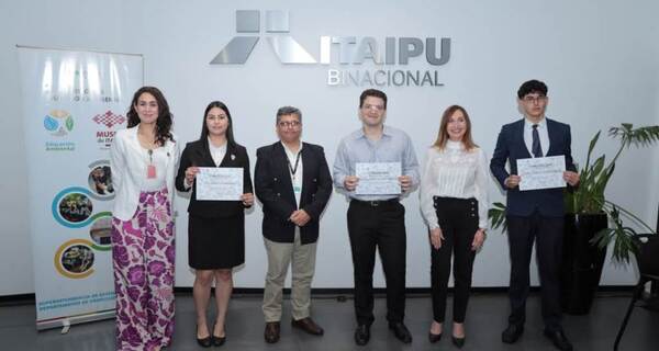 Ganadores del concurso ambiental de cuentos organizado por ITAIPU recibieron premios