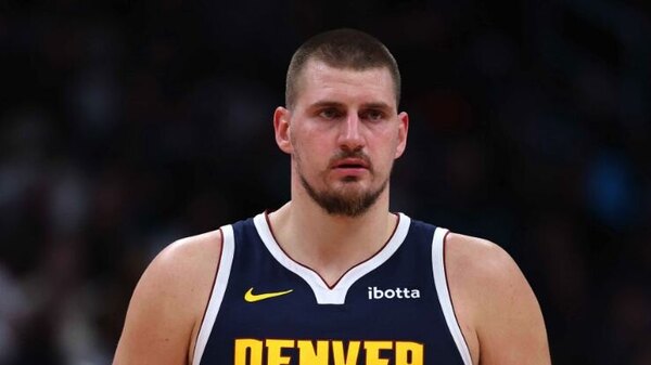 Versus / Un demoledor Jokic le da el triunfo a Nuggets sobre Hawks en la NBA