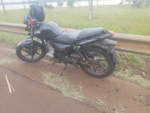 PAREJA SE PELEÓ DURANTE VIAJE EN MOTO Y CONDUCTOR PROVOCÓ ACCIDENTE PARA LASTIMARLA - Itapúa Noticias