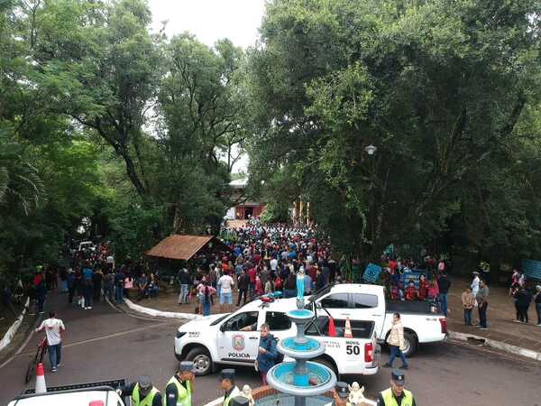 Policía Nacional destaca la paz y el civismo durante la celebración de la Virgen de Itacuá