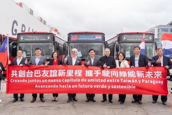 El Gobierno anuncia la llegada de los primeros 30 buses eléctricos a Paraguay • PARAGUAY TV