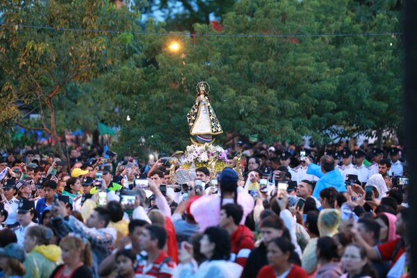 Canto secular en la Misa Central en Caacupé • RADIO NACIONAL