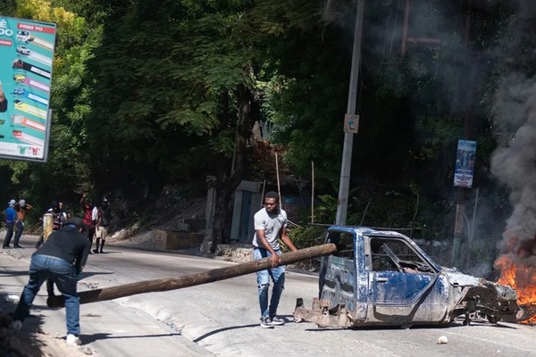 Más de 120 personas fueron asesinadas por una pandilla en Haití - 1000 Noticias