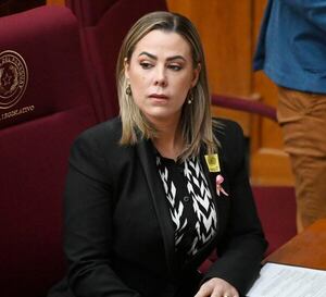 Dudas sobre título de Lizarella Valiente: esto responde la senadora - Política - ABC Color