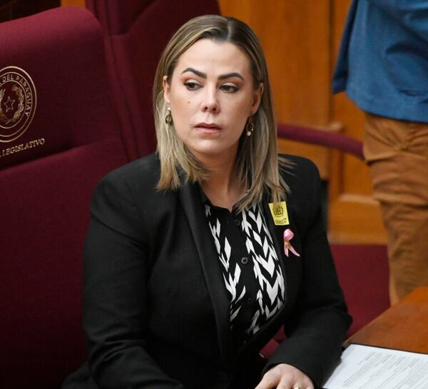 Dudas sobre título de Lizarella Valiente: esto responde la senadora - Política - ABC Color