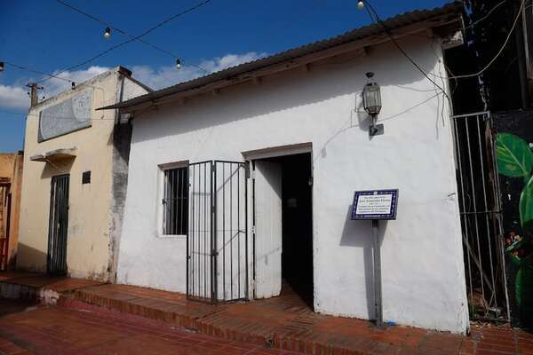 Casa donde creció José Asunción Flores tiene riesgo de derrumbe, denuncian - Cultura - ABC Color