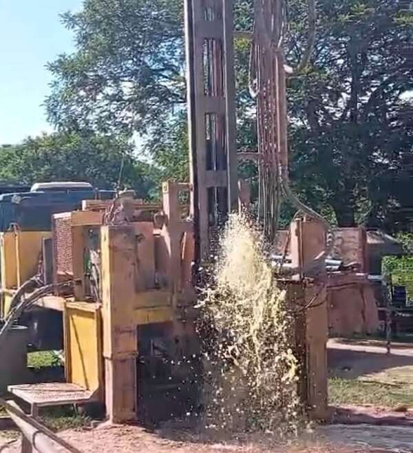 En Caapucú, a pesar de estudios que aseguraban no había agua, logran perforar el cuarto pozo - Nacionales - ABC Color