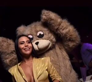 ¡Oñembo oso! ¡Flor Maldonado en festejo de conocida discoteca!