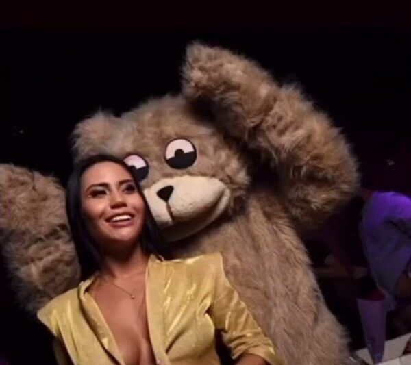 ¡Oñembo oso! ¡Flor Maldonado en festejo de conocida discoteca!