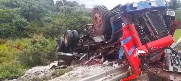 Grave accidente involucra a un camión sobre la Ruta PY07 en Mayor Otaño