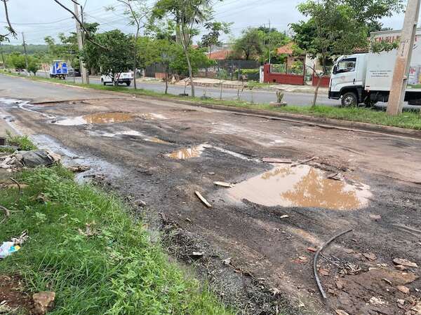 Calles de Mariano Roque Alonso se convierten en un reto para conductores - Nacionales - ABC Color