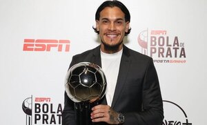 Versus / ¡Gustavo Gómez se convierte en leyenda en el fútbol de Brasil!