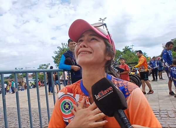 Travesía de una devota que al llegar estalló de la emoción y lloró - La Clave