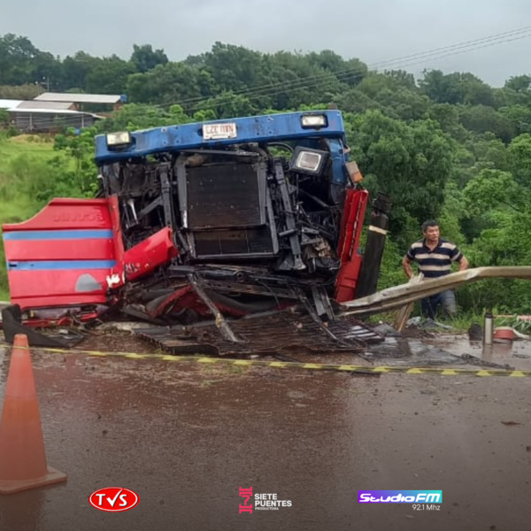 VUELCO DE TRACTO CAMIÓN EN MAYOR OTAÑO DEJA DAÑOS MATERIALES - TVS