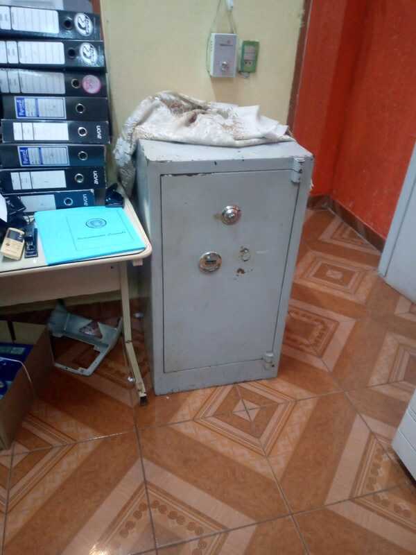 Alto Paraná: delincuentes intentaron llevar una caja fuerte en una carretilla - trece