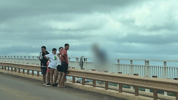 Concejal municipal y policía evitan tragedia en Puente Nanawa