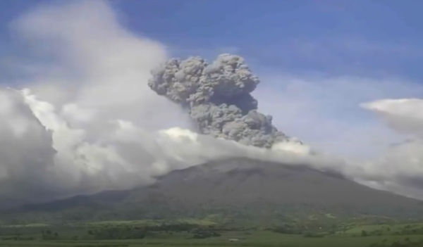Erupción del volcán Kanlaon obliga a evacuar a 87.000 personas en Filipinas