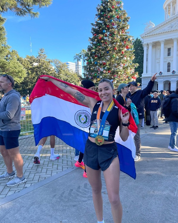 Daniela Rivera bate record nacional U23 de maratón en California