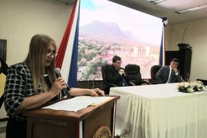 Ministros Santander y Ríos participaron de la presentación del informe de gestión anual de Paraguarí