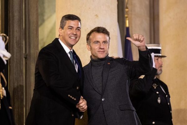 Peña se reunió con Emmanuel Macron para fortalecer vínculos entre Mercosur y la Unión Europea - El Trueno