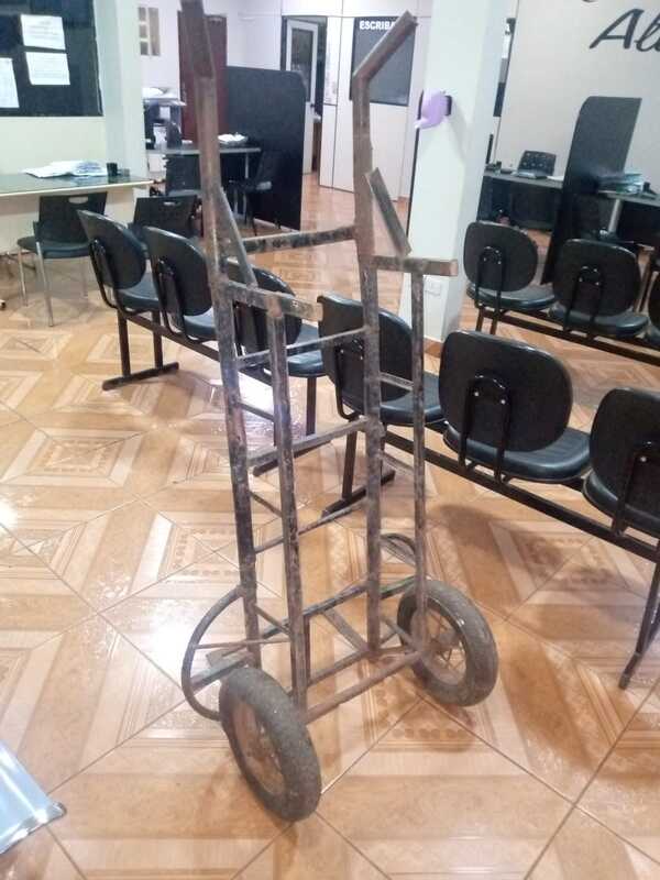Delincuentes utilizaron una carretilla para intentar llevar una caja fuerte - Unicanal