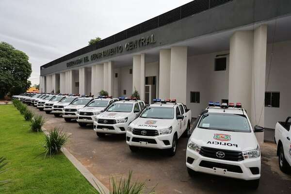 Entregaron 30 patrulleras a comisarías del departamento Central - Nacionales - ABC Color