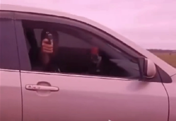 Un hombre apuntó con arma de fuego a fiscala mientras conducía
