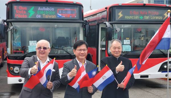 30 Autobuses eléctricos taiwaneses fueron despachados a Paraguay