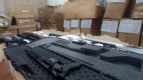 Acusan y piden juicio para tres militares por tráfico de armas