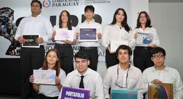 Egresan nuevos profesionales en el área de Diseño Gráfico