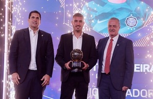 La noche de Gastón Olveira y Olimpia en los Premios de Primera