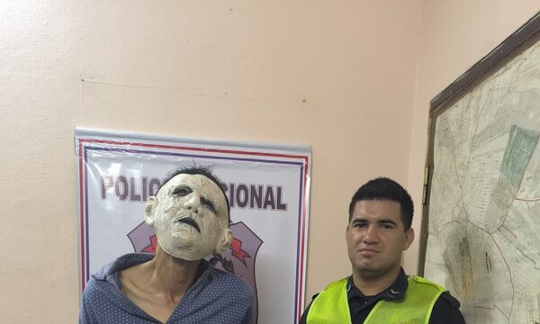 (Video) Oñembo Michael Myers, quiso robar una moto y le pillaron