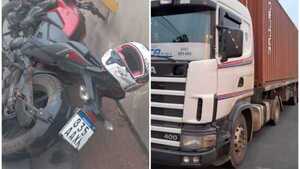 Joven motociclista muere tras caer y ser arrollado por un camión en Fernando de la Mora