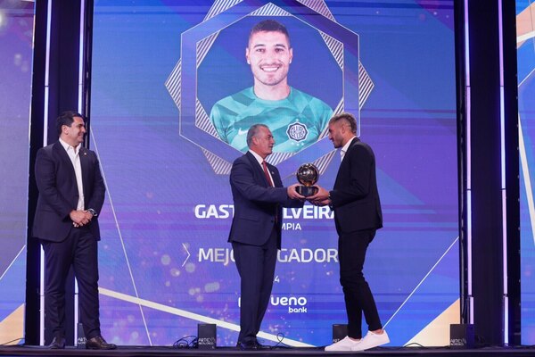 Versus / Gastón Olveira, el mejor del año, anhela un 2025 "con muchos títulos"