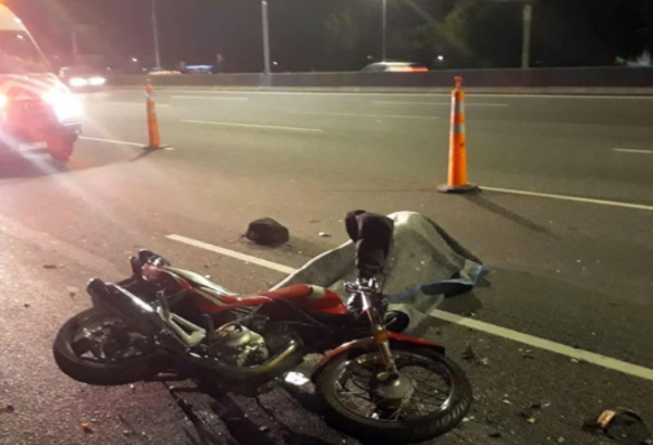 Motociclista pierde la vida tras ser embestido por un camión