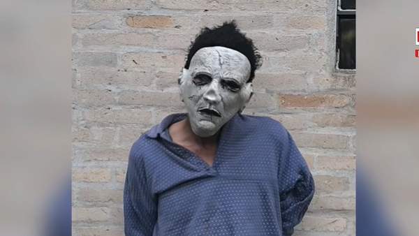 Video: Disfrazado del personaje de terror Michael Myers intentó robar una moto en Ñemby