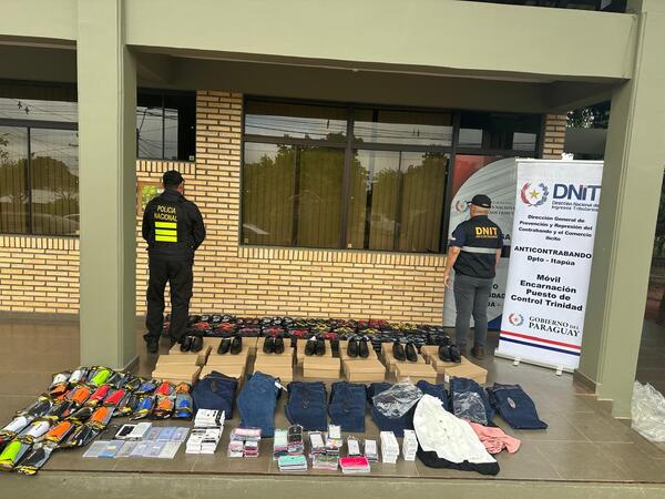 Incautan prendas de vestir y calzados presumiblemente ingresados de contrabando