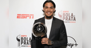 Gustavo Gómez es nuevamente premiado en Brasil - 1000 Noticias