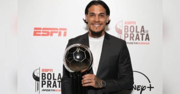 Gustavo Gómez es nuevamente premiado en Brasil - 1000 Noticias