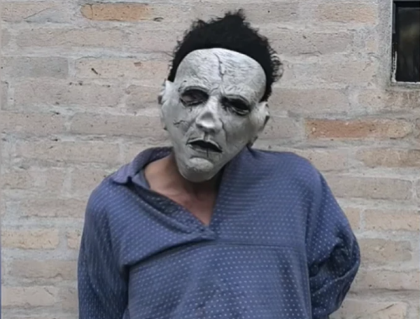 Delincuente disfrazado de Michael Myers intenta asaltar en Ñemby
