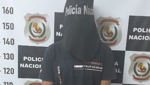 Pureó que robó caños de escape del árbol navideño y fue detenido por la policía