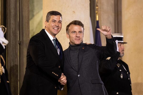 Peña and Macron hold a bilateral meeting on the Mercosur-EU Agreement and investment opportunities - .::Agencia IP::.