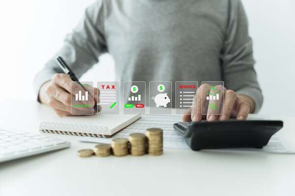 Aguinaldo y ahorro: cinco estrategias para hacer rendir tu décimo tercer salario - Economía - ABC Color