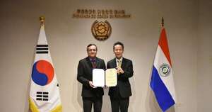 La Nación / Embajada coreana distinguió al titular de Academia de Historia