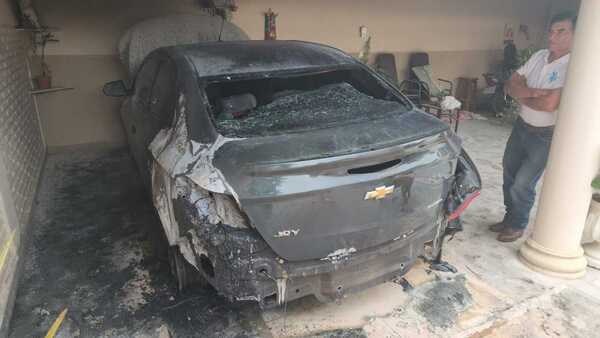 Queman con combustible automóvil de una educadora en Concepción